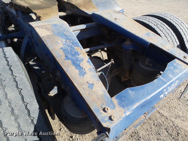 image for item BJ9795 2001 Peterbilt 378 semi truck