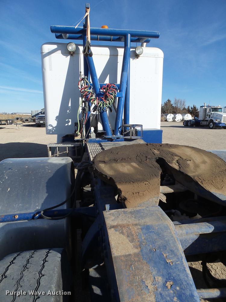 image for item BJ9795 2001 Peterbilt 378 semi truck