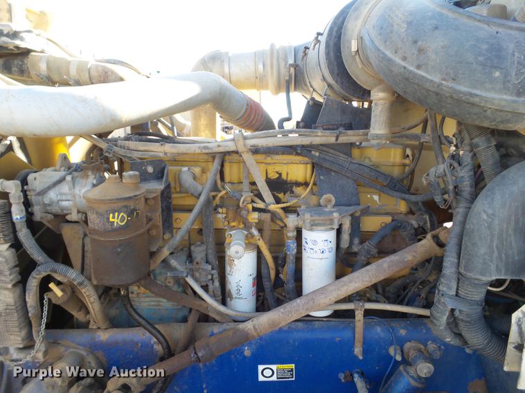 image for item BJ9795 2001 Peterbilt 378 semi truck