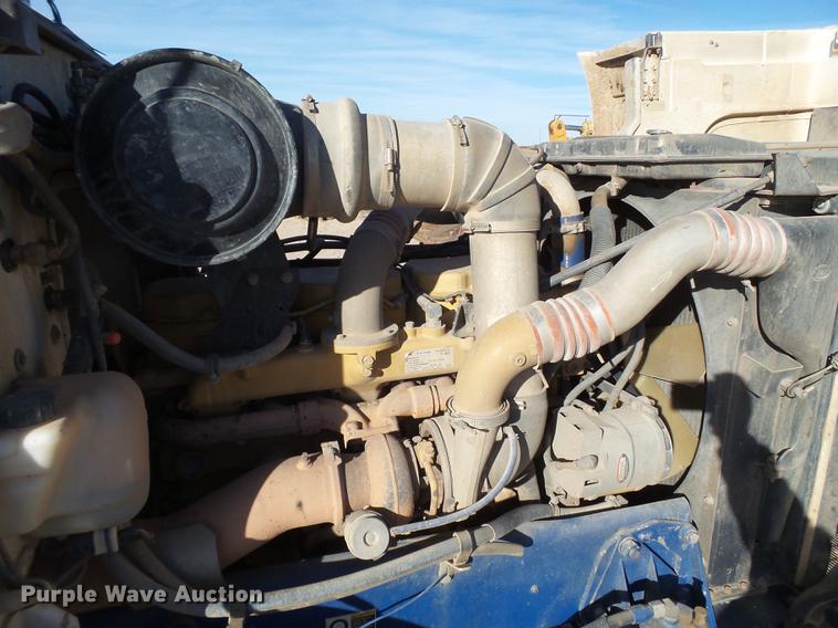 image for item BJ9795 2001 Peterbilt 378 semi truck