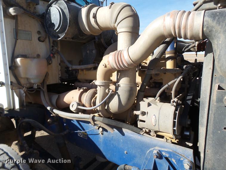 image for item BJ9795 2001 Peterbilt 378 semi truck