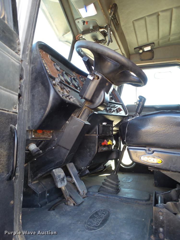 image for item BJ9795 2001 Peterbilt 378 semi truck