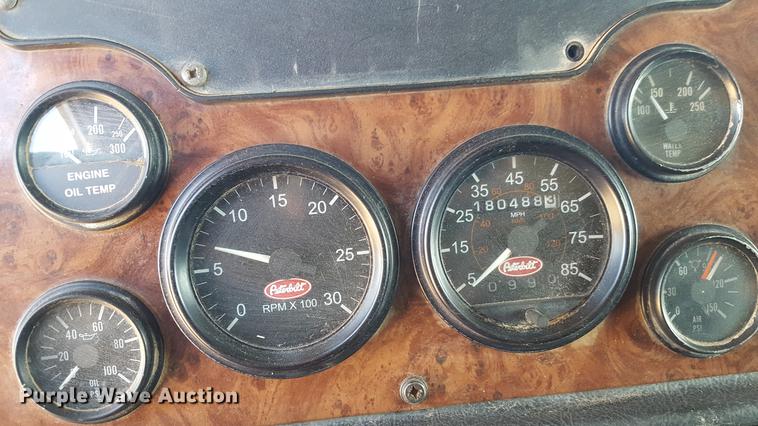 image for item BJ9795 2001 Peterbilt 378 semi truck