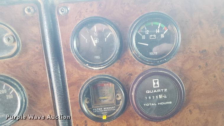 image for item BJ9795 2001 Peterbilt 378 semi truck