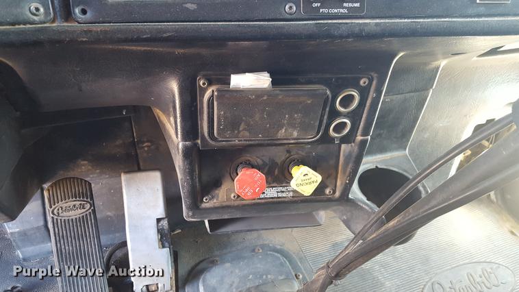 image for item BJ9795 2001 Peterbilt 378 semi truck