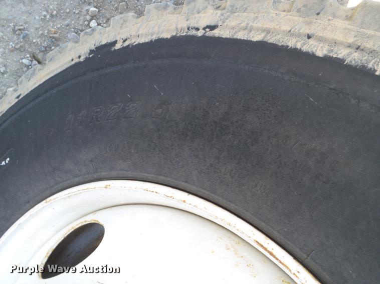 image for item BJ9800 2001 Peterbilt 378 semi truck