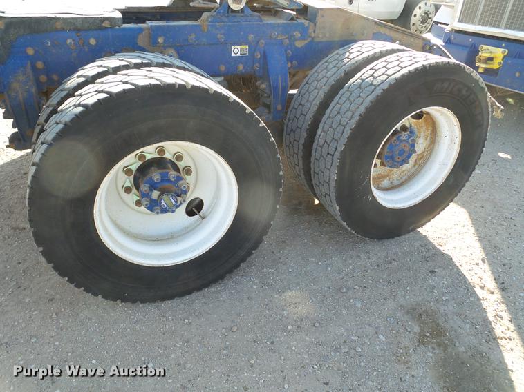 image for item BJ9800 2001 Peterbilt 378 semi truck