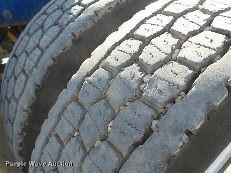 image for item BJ9800 2001 Peterbilt 378 semi truck