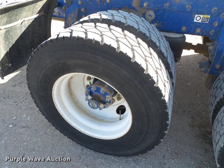 image for item BJ9800 2001 Peterbilt 378 semi truck