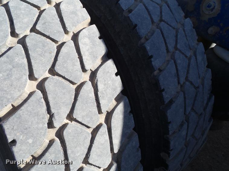 image for item BJ9800 2001 Peterbilt 378 semi truck