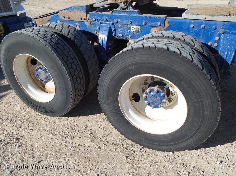 image for item BJ9800 2001 Peterbilt 378 semi truck