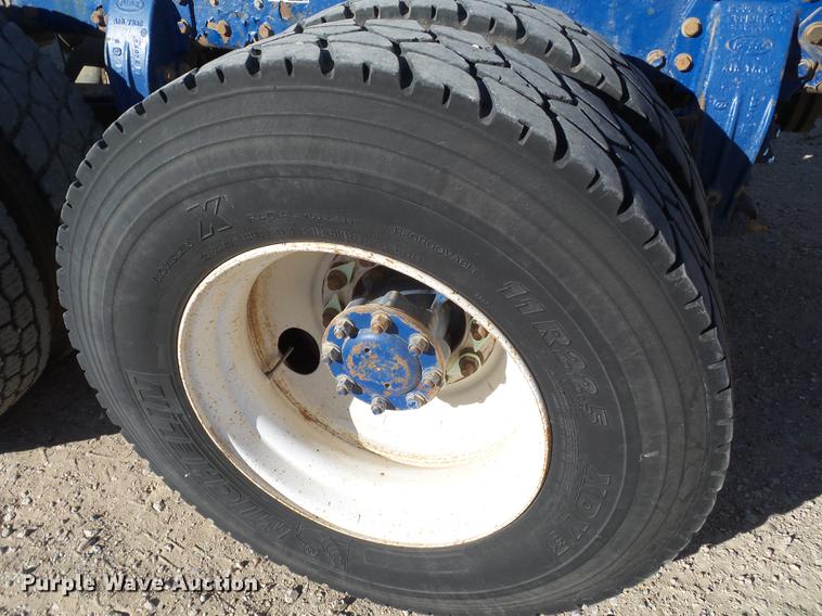 image for item BJ9800 2001 Peterbilt 378 semi truck