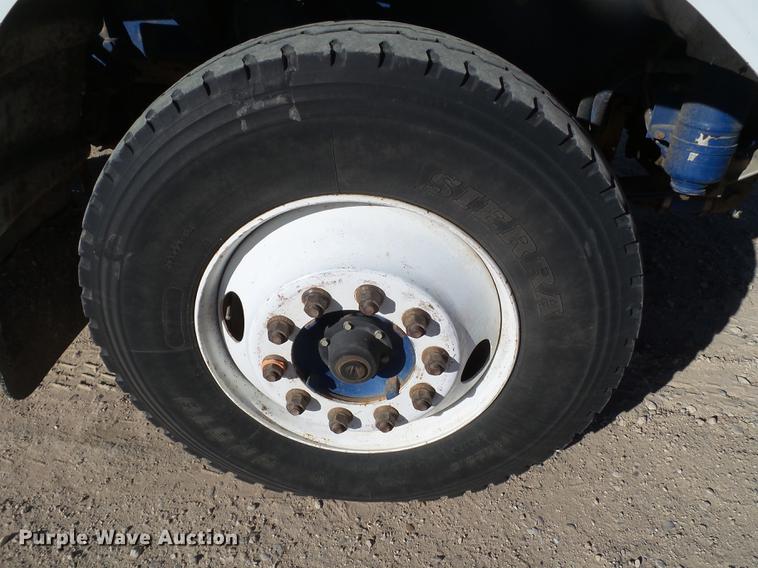 image for item BJ9800 2001 Peterbilt 378 semi truck