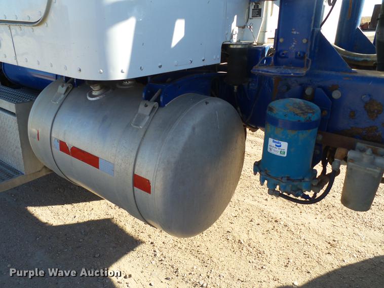 image for item BJ9800 2001 Peterbilt 378 semi truck