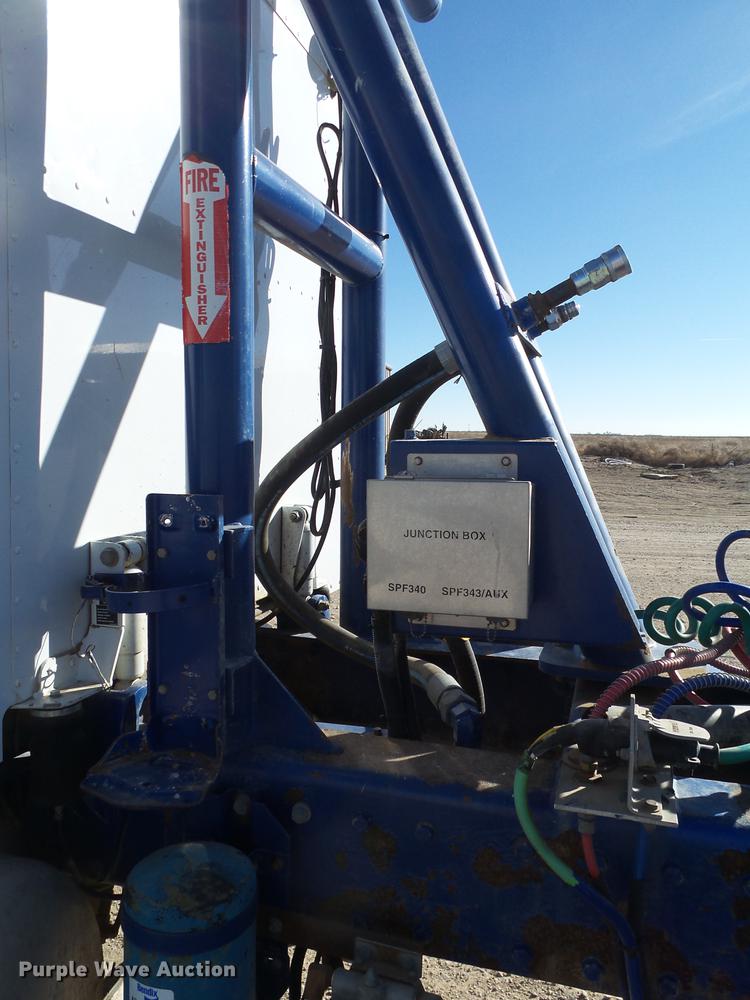 image for item BJ9800 2001 Peterbilt 378 semi truck