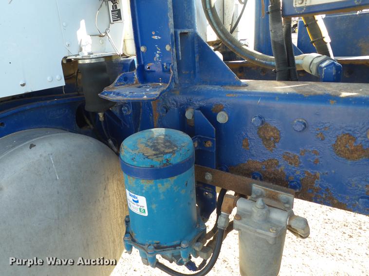 image for item BJ9800 2001 Peterbilt 378 semi truck