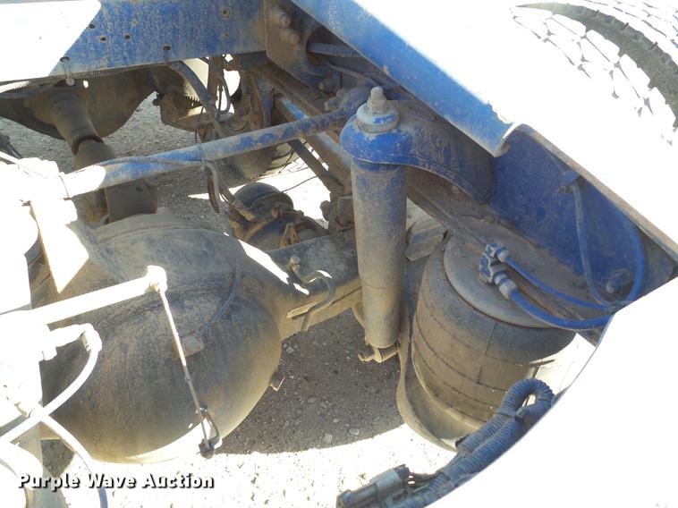 image for item BJ9800 2001 Peterbilt 378 semi truck