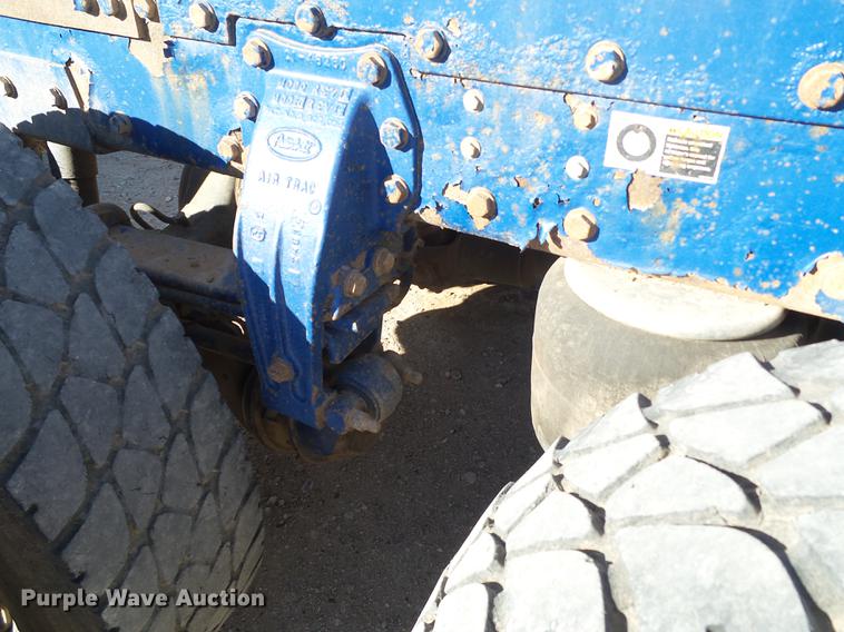 image for item BJ9800 2001 Peterbilt 378 semi truck