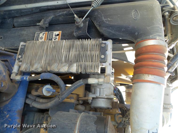 image for item BJ9800 2001 Peterbilt 378 semi truck