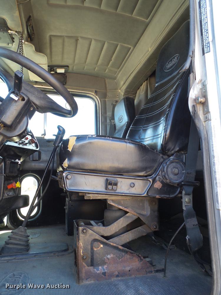 image for item BJ9800 2001 Peterbilt 378 semi truck