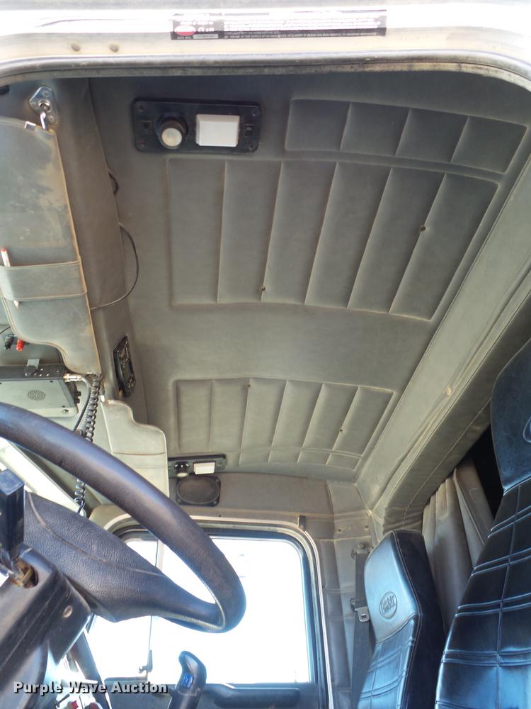 image for item BJ9800 2001 Peterbilt 378 semi truck