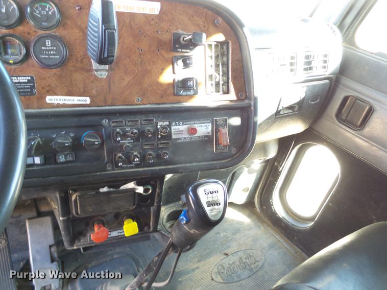 image for item BJ9800 2001 Peterbilt 378 semi truck