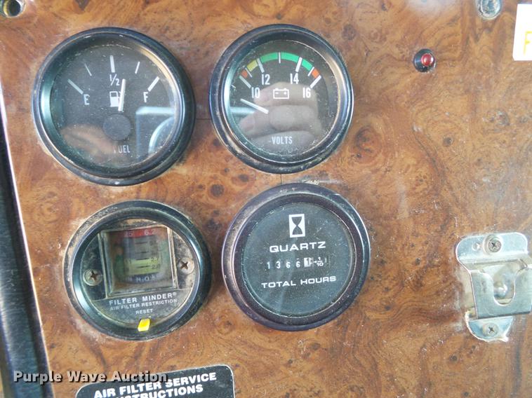 image for item BJ9800 2001 Peterbilt 378 semi truck