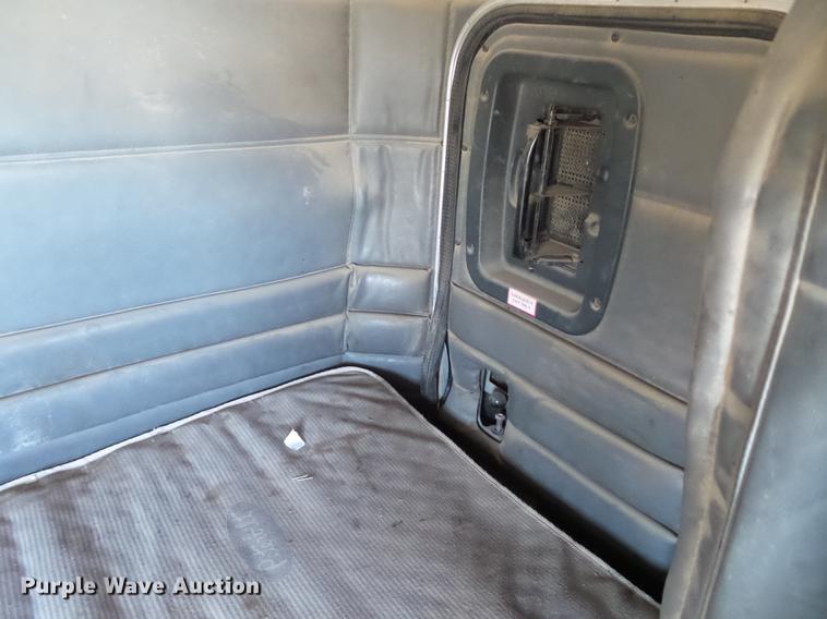 image for item BJ9800 2001 Peterbilt 378 semi truck