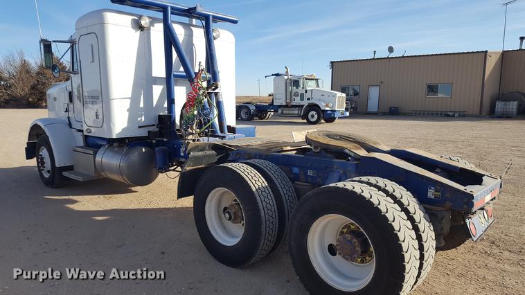 image for item BJ9801 2001 Peterbilt 378 semi truck
