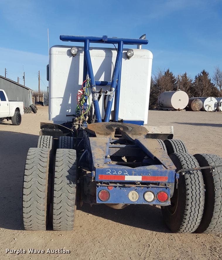 image for item BJ9801 2001 Peterbilt 378 semi truck