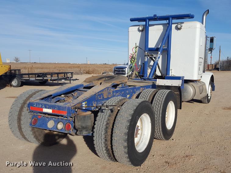 image for item BJ9801 2001 Peterbilt 378 semi truck