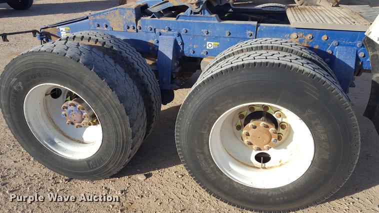 image for item BJ9801 2001 Peterbilt 378 semi truck