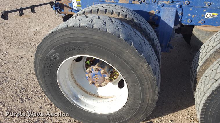 image for item BJ9801 2001 Peterbilt 378 semi truck