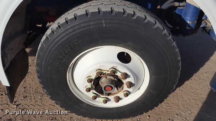 image for item BJ9801 2001 Peterbilt 378 semi truck