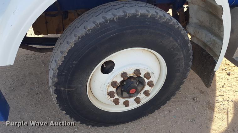 image for item BJ9801 2001 Peterbilt 378 semi truck