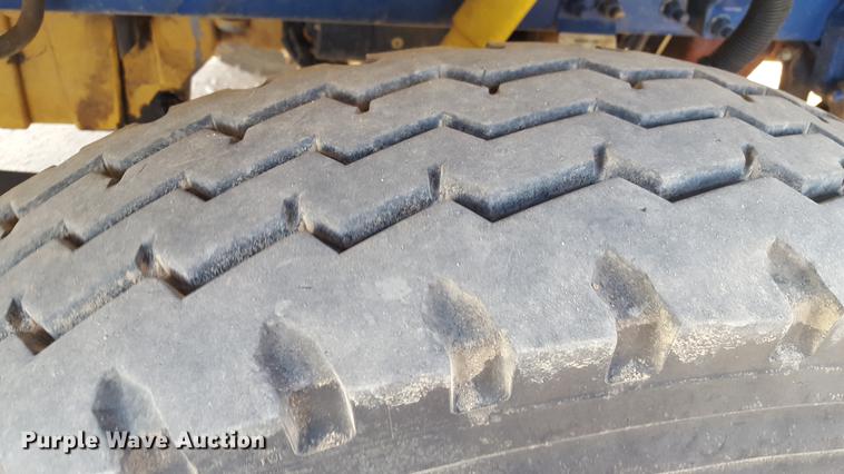 image for item BJ9801 2001 Peterbilt 378 semi truck