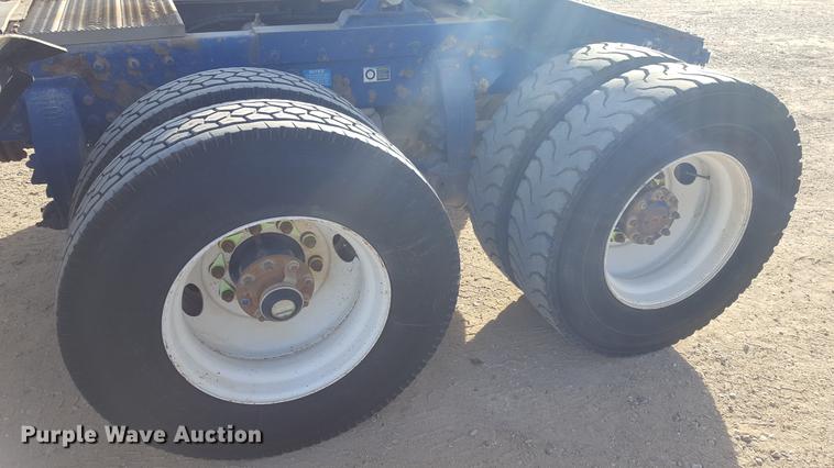 image for item BJ9801 2001 Peterbilt 378 semi truck