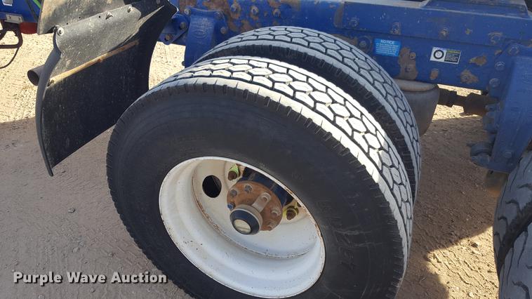 image for item BJ9801 2001 Peterbilt 378 semi truck