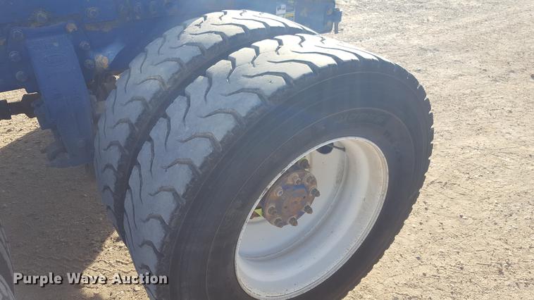 image for item BJ9801 2001 Peterbilt 378 semi truck