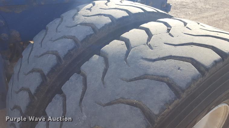 image for item BJ9801 2001 Peterbilt 378 semi truck