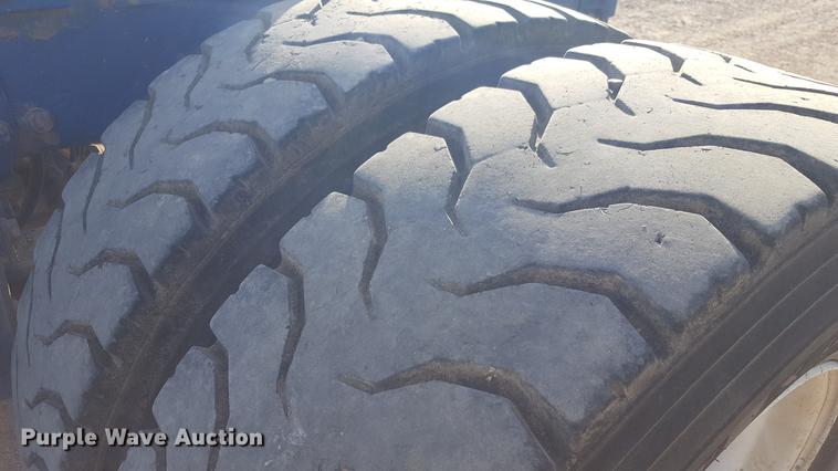 image for item BJ9801 2001 Peterbilt 378 semi truck