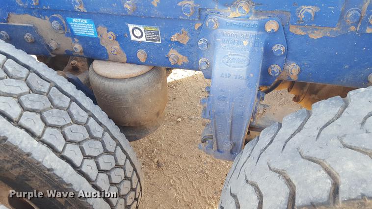 image for item BJ9801 2001 Peterbilt 378 semi truck