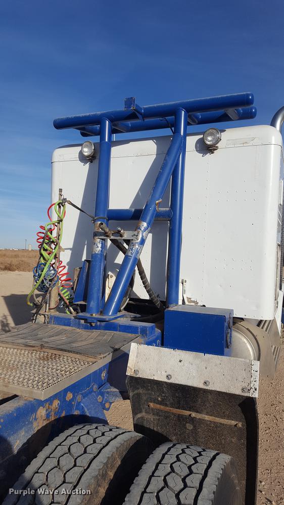 image for item BJ9801 2001 Peterbilt 378 semi truck