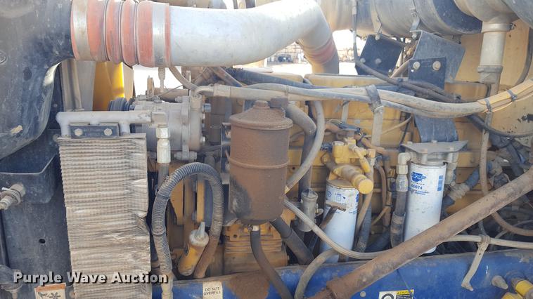 image for item BJ9801 2001 Peterbilt 378 semi truck