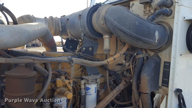 image for item BJ9801 2001 Peterbilt 378 semi truck