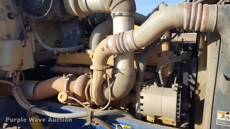 image for item BJ9801 2001 Peterbilt 378 semi truck