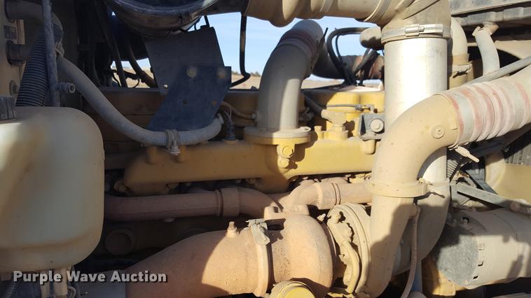 image for item BJ9801 2001 Peterbilt 378 semi truck