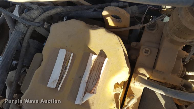 image for item BJ9801 2001 Peterbilt 378 semi truck