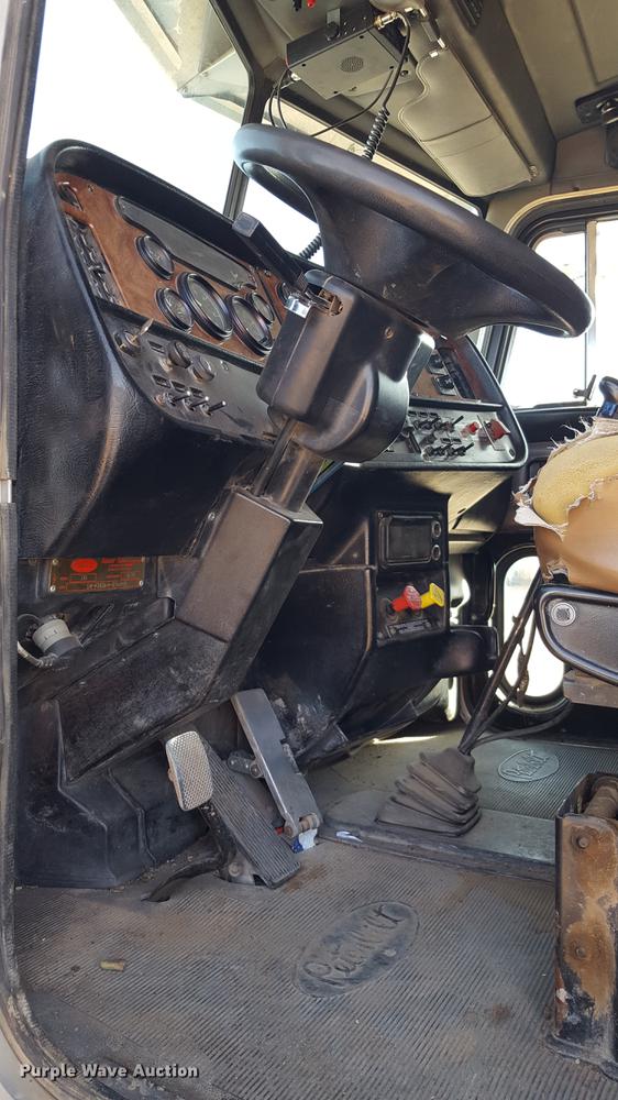 image for item BJ9801 2001 Peterbilt 378 semi truck