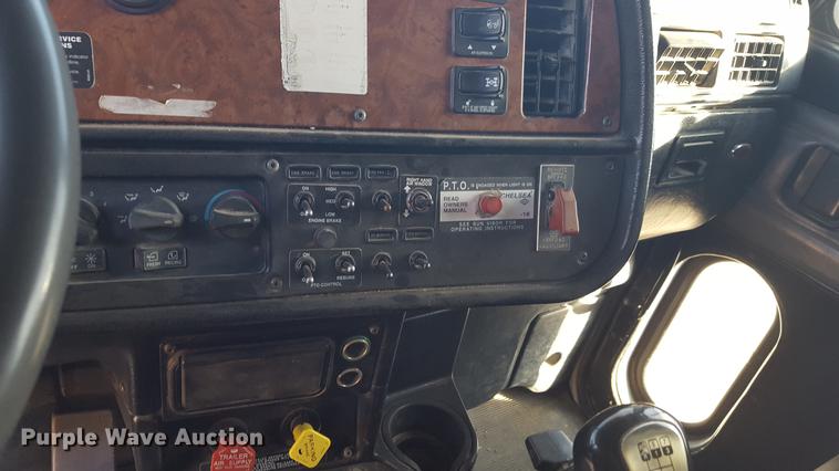 image for item BJ9801 2001 Peterbilt 378 semi truck